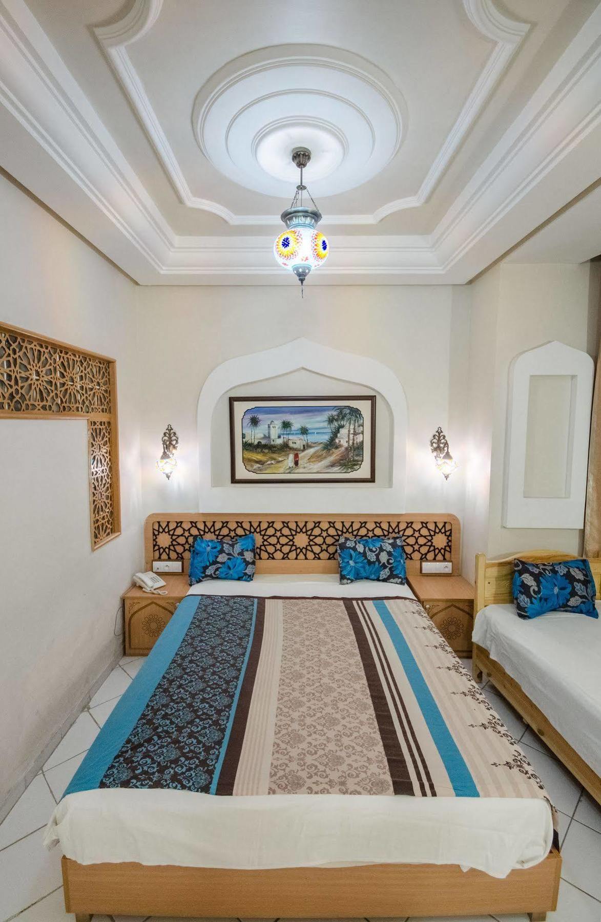Hotel Saheb Ettabaa Tunis Exterior photo